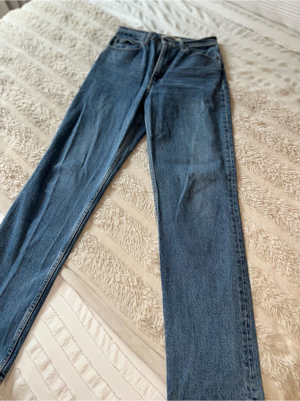 Levi's women’s 70s high slim straight Classic Blue Straight-Leg Jeans - Picture 6 of 7